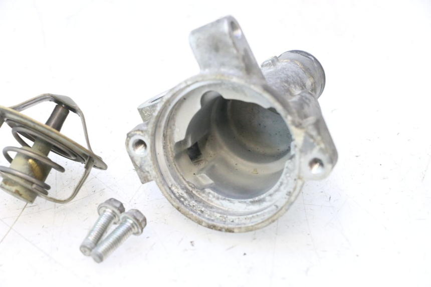 photo de TERMOSTAT YAMAHA TDM ABS 900 (2002 - 2014) - Inny kąt widzenia