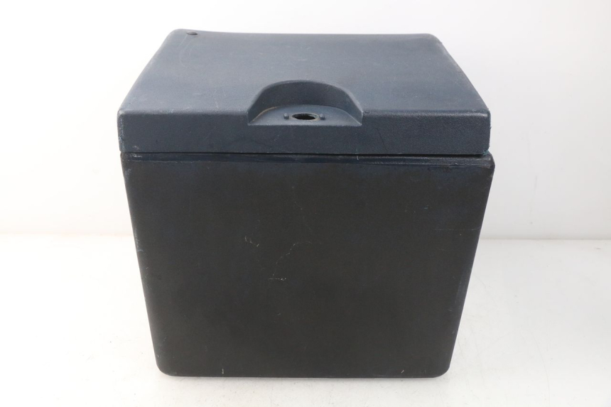 photo de KUFER TYŁ KYMCO AGILITY 4T 50 (2005 - 2018) - Zbliżenie techniczne