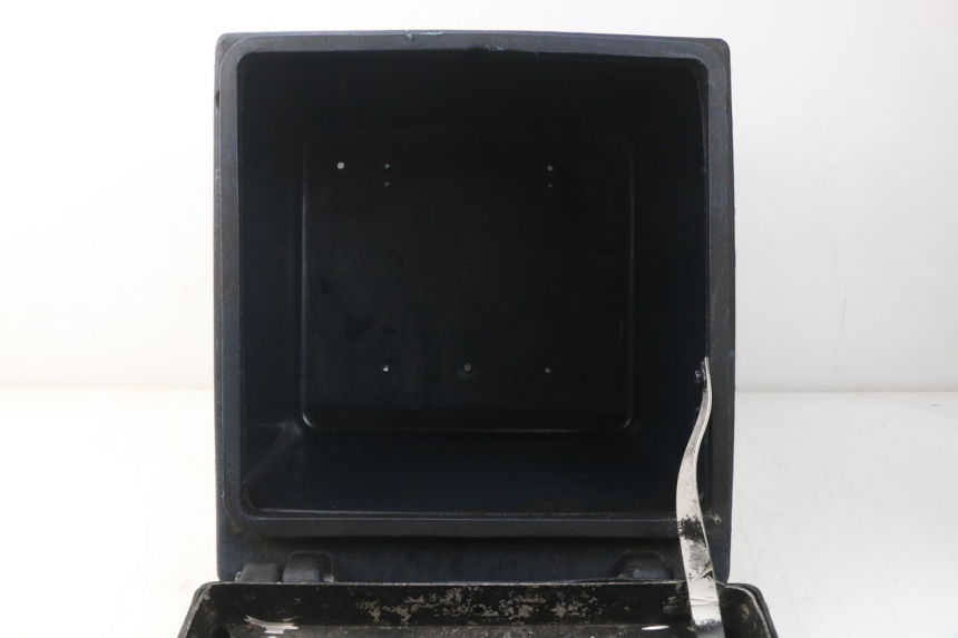 photo de KUFER TYŁ KYMCO AGILITY 4T 50 (2005 - 2018) - Punkty mocowania