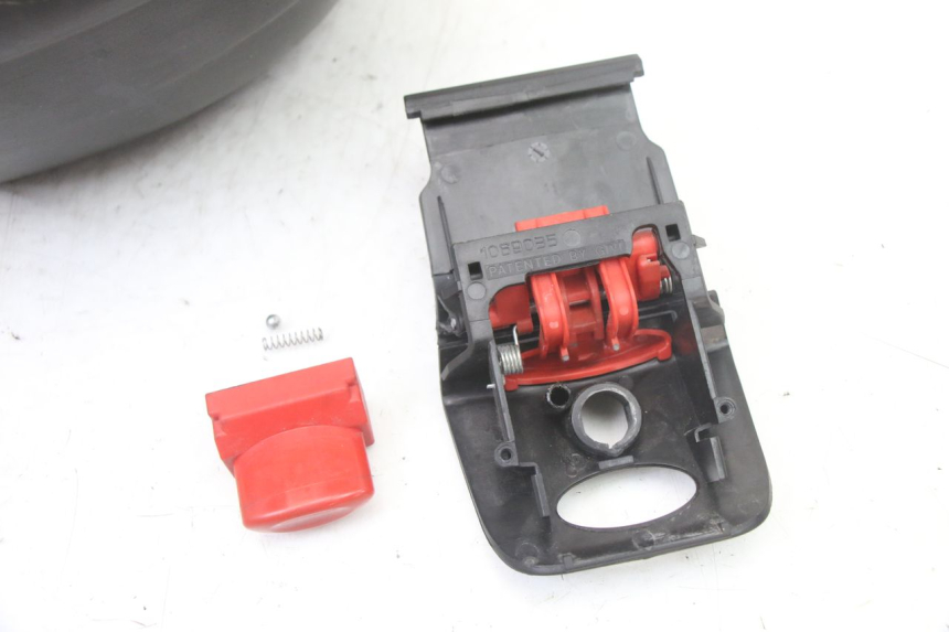 photo de KUFER TYŁ APRILIA ATLANTIC 125 (2003 - 2009) - Zoom stanu zużycia