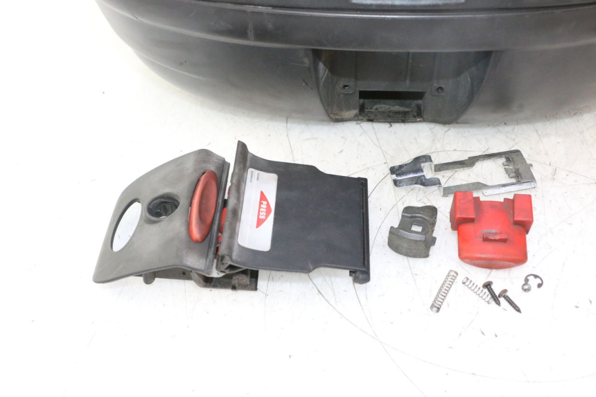 photo de TOP CASE APRILIA ATLANTIC S 125 (2010 - 2013) - Szczegół części