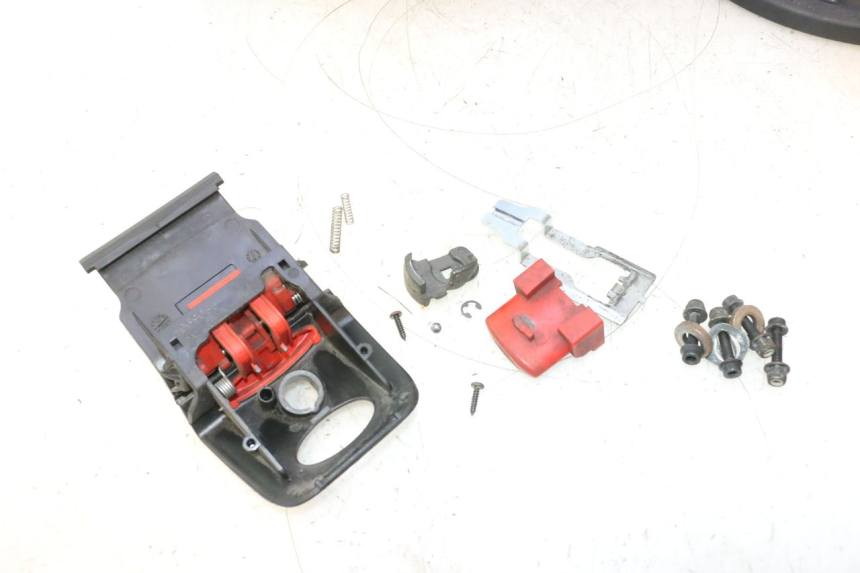 photo de TOP CASE APRILIA ATLANTIC S 125 (2010 - 2013) - Inny kąt widzenia