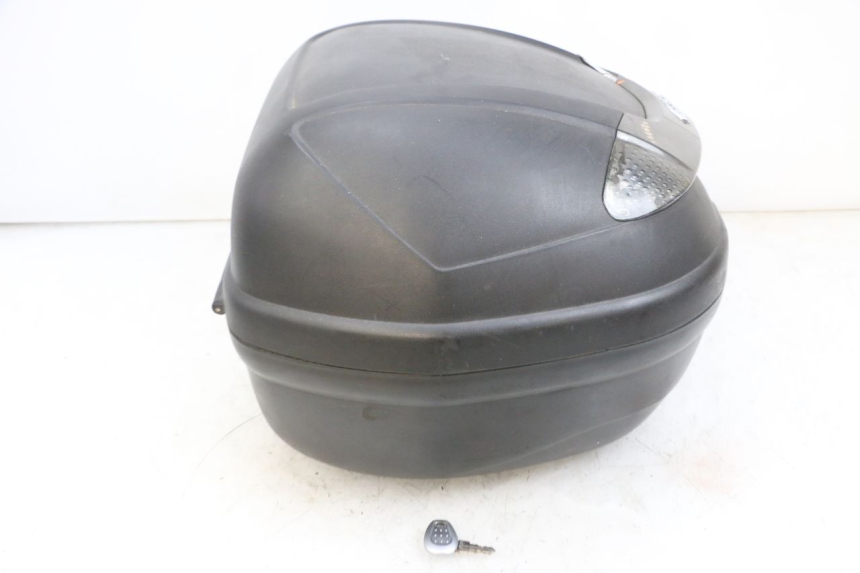 photo de KUFER TYŁ PEUGEOT DJANGO 4T 50 (2014 - 2019) - Alternatywny kąt