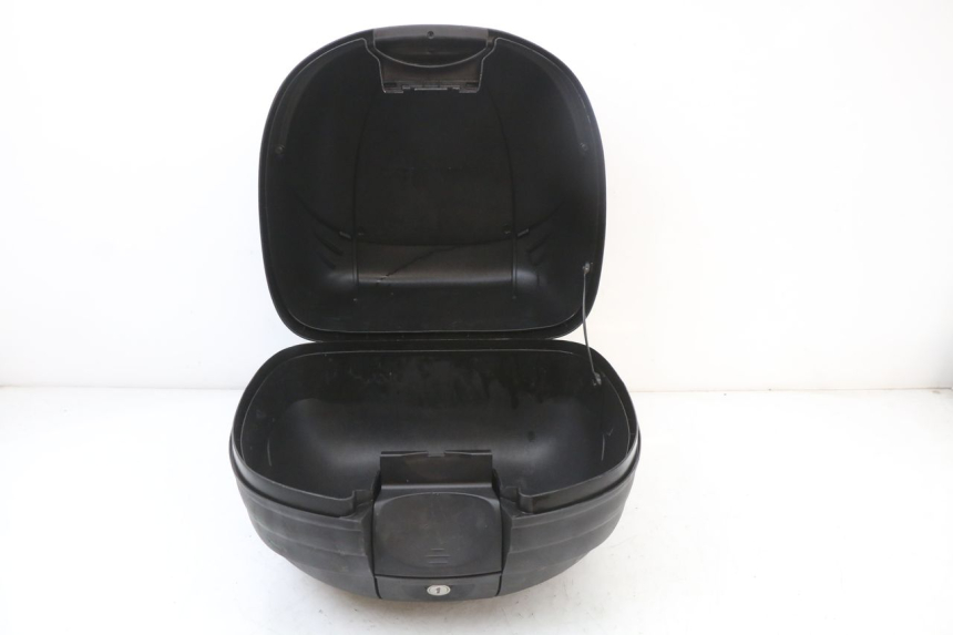 photo de KUFER TYŁ PEUGEOT KISBEE 4T 50 (2018 - 2022) - Punkty mocowania