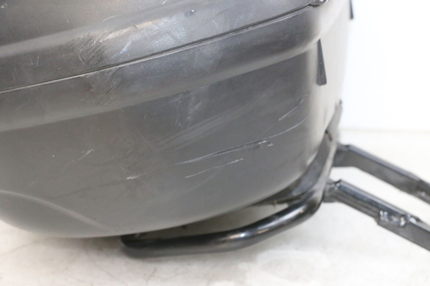 photo de KUFER TYŁ PEUGEOT KISBEE 4T 50 (2010 - 2017) - Szczegóły charakterystyczne