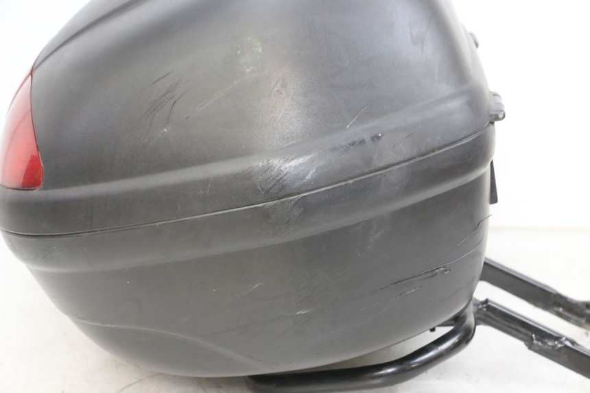 photo de KUFER TYŁ PEUGEOT KISBEE 4T 50 (2010 - 2017) - Widok z bliska