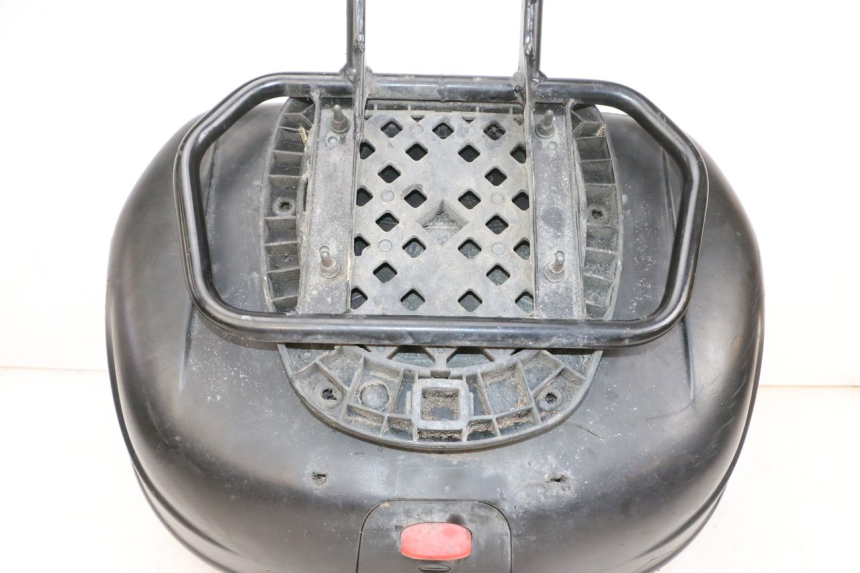 photo de KUFER TYŁ PEUGEOT KISBEE 4T 50 (2010 - 2017) - Zoom stanu zużycia