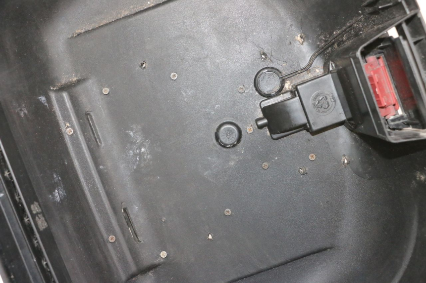 photo de KUFER TYŁ PEUGEOT KISBEE 4T 50 (2010 - 2017) - Widok ogólny