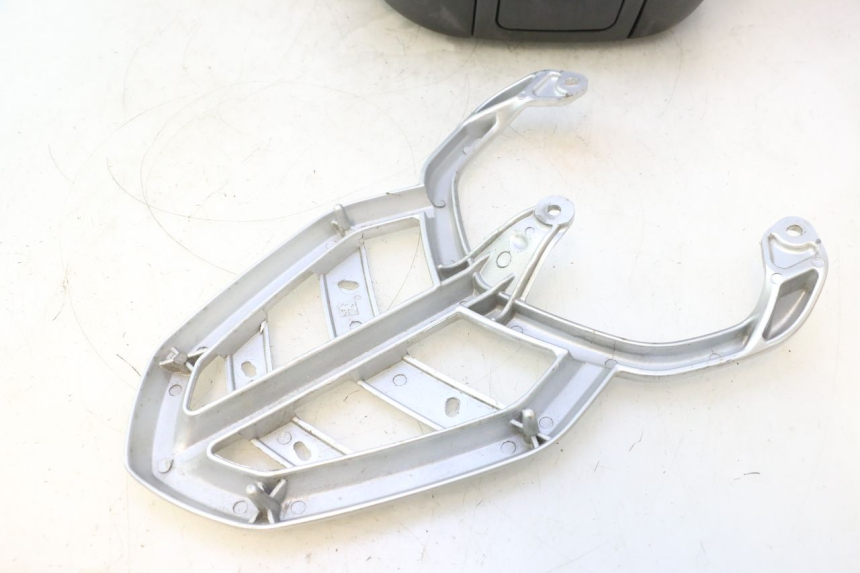 photo de TOP CASE PEUGEOT KISBEE 4T 50 (2023 - 2026) - Widok z bliska