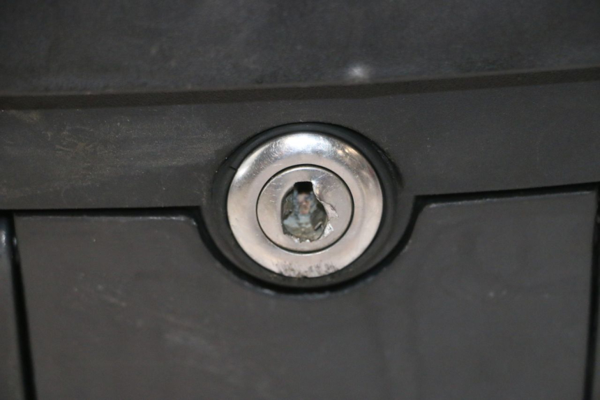 photo de TOP CASE PEUGEOT KISBEE 4T 50 (2023 - 2026) - Alternatywny kąt