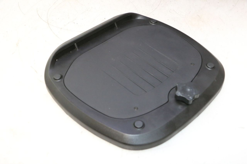 photo de TOP CASE PEUGEOT KISBEE 4T 50 (2023 - 2026) - Szczegół części