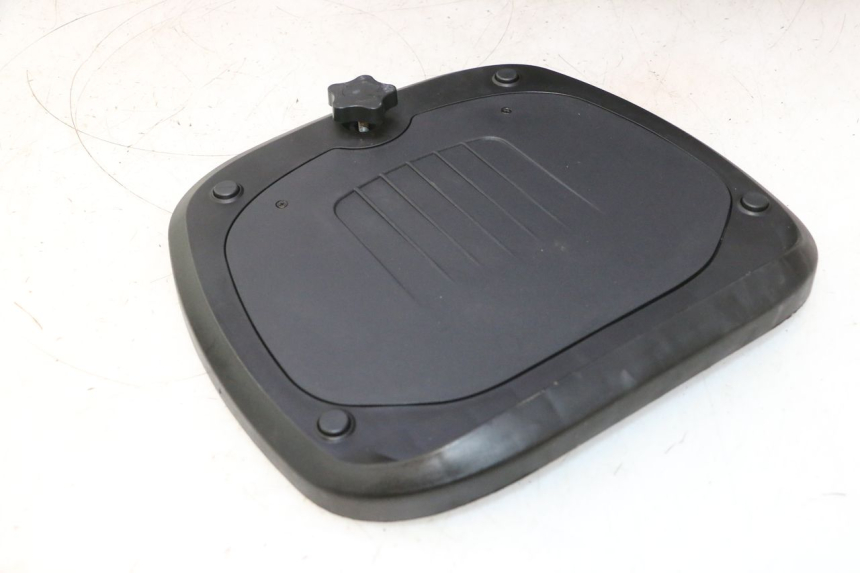 photo de TOP CASE PEUGEOT KISBEE 4T 50 (2023 - 2026) - Zoom stanu zużycia
