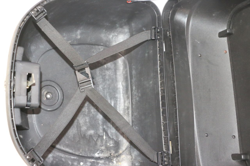photo de TOP CASE PEUGEOT KISBEE 4T 50 (2023 - 2026) - Zbliżenie techniczne