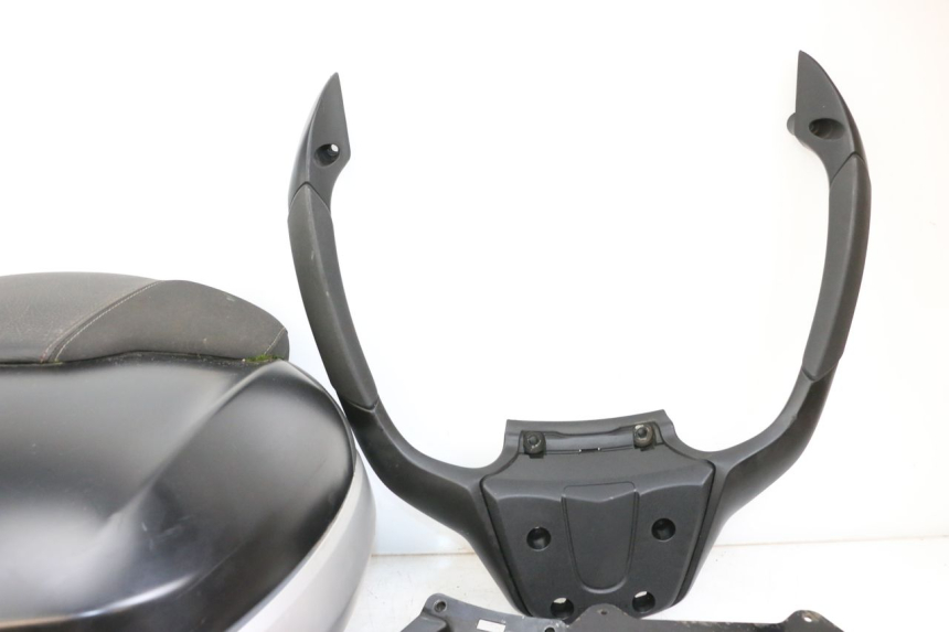 photo de KUFER TYŁ PIAGGIO MP3 HPE 350 (2018 - 2020) - Struktura - zbliżenie