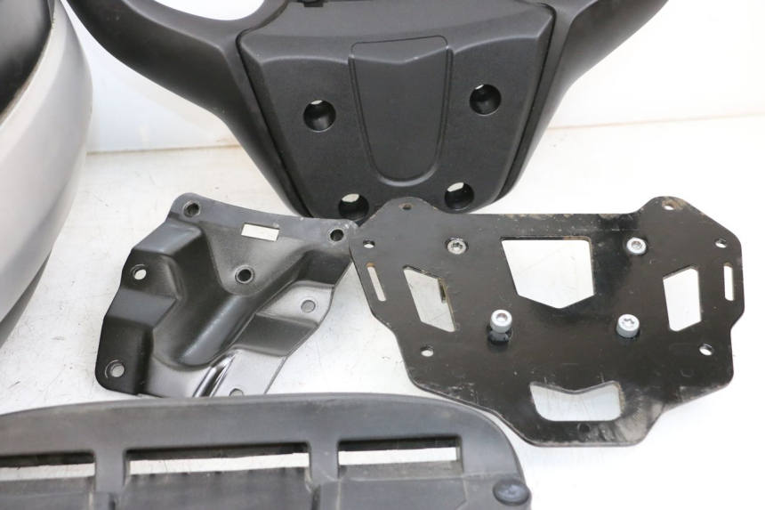 photo de KUFER TYŁ PIAGGIO MP3 HPE 350 (2018 - 2020) - Alternatywny kąt