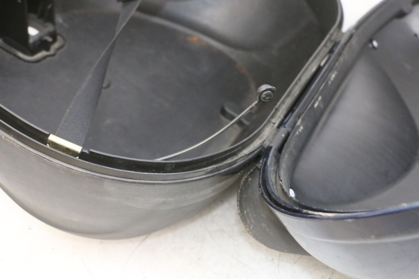 photo de KUFER TYŁ PIAGGIO MP3 RL 250 (2006 - 2010) - Zbliżenie techniczne