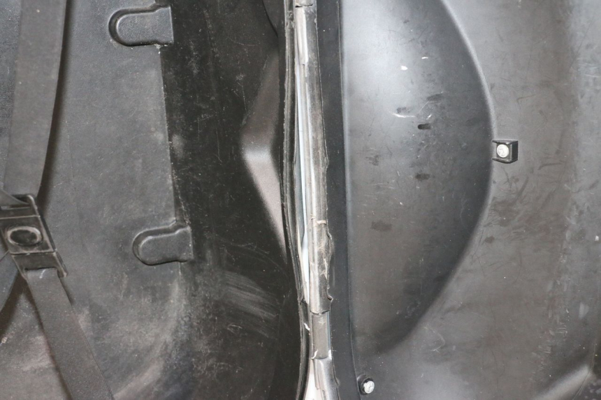 photo de KUFER TYŁ PIAGGIO MP3 125 (2006 - 2014) - Zoom stanu zużycia