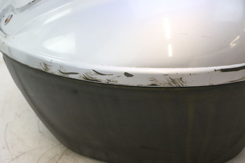 photo de KUFER TYŁ PIAGGIO MP3 125 (2006 - 2014) - Zbliżenie techniczne