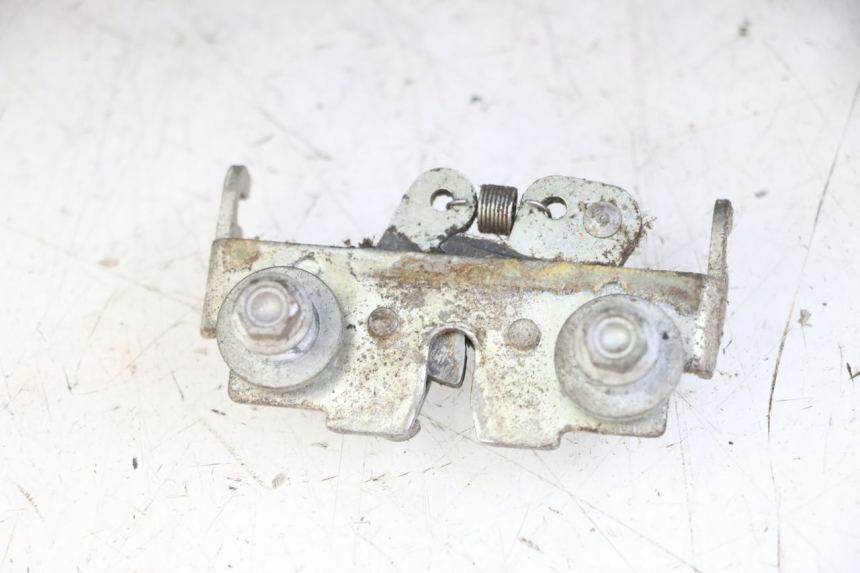 photo de KUFER TYŁ APRILIA SCARABEO GT TOURING 125 (1999 - 2005) - Zbliżenie techniczne