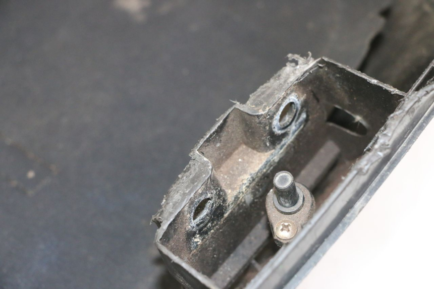 photo de KUFER TYŁ APRILIA SCARABEO GT TOURING 125 (1999 - 2005) - Oznaczenia i referencje