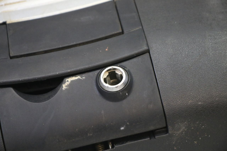 photo de KUFER TYŁ PIAGGIO SUPER LX 125 (2000 - 2003) - Struktura - zbliżenie