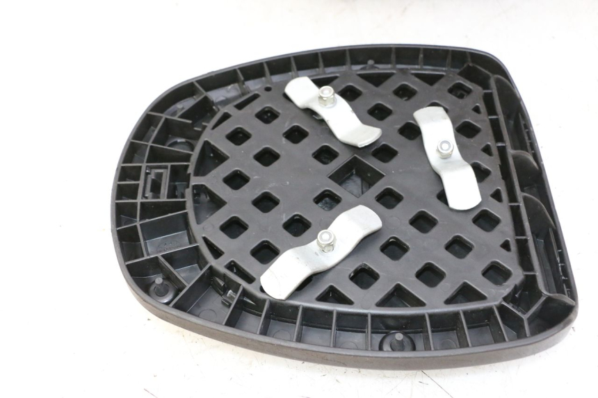 photo de KUFER TYŁ PEUGEOT V-CLIC VCLIC 50 (2007 - 2013) - Szczegóły charakterystyczne