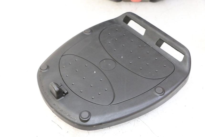 photo de KUFER TYŁ PEUGEOT V-CLIC VCLIC 50 (2007 - 2013) - Zbliżenie komponentów