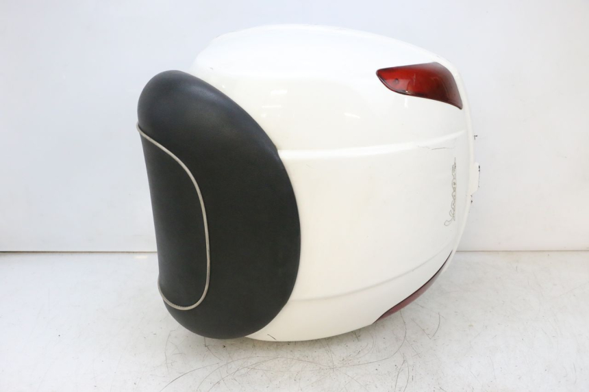 photo de KUFER TYŁ PIAGGIO VESPA GTS SUPER IE 125 (2009 - 2016) - Szczegóły charakterystyczne