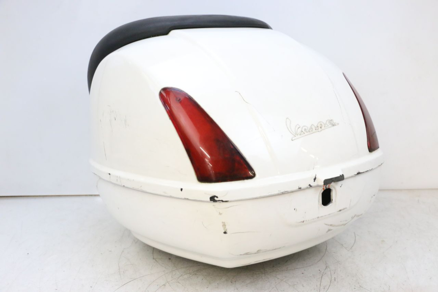 photo de KUFER TYŁ PIAGGIO VESPA GTS SUPER IE 125 (2009 - 2016) - Zbliżenie komponentów