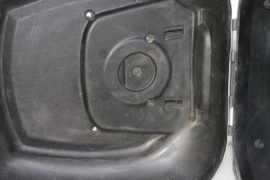photo de KUFER TYŁ PIAGGIO VESPA GTS SUPER IE 125 (2009 - 2016) - Inny kąt widzenia