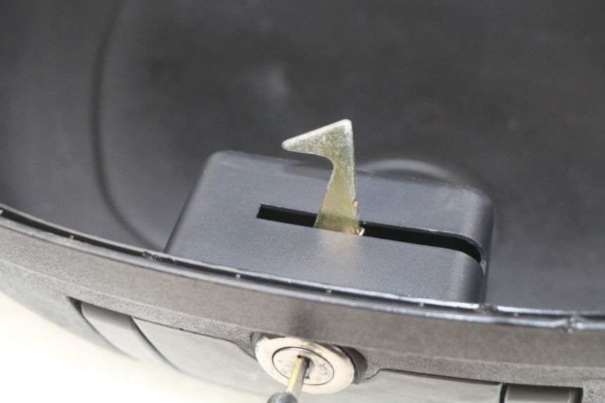 photo de KUFER TYŁ YAMASAKI YM T 125 (2015 - 2020) - Zbliżenie komponentów