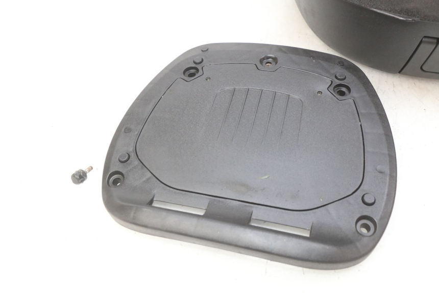 photo de KUFER TYŁ YAMASAKI YM T 125 (2015 - 2020) - Oznaczenia i referencje