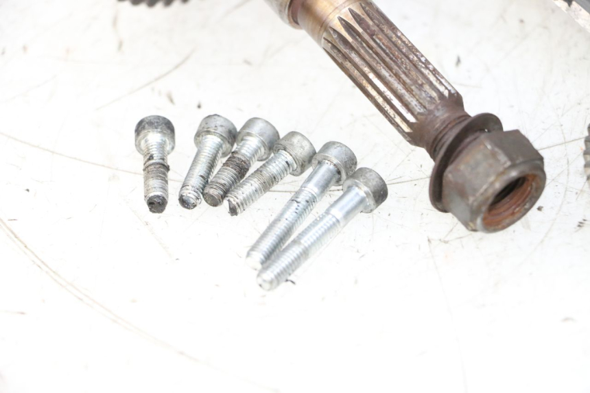 photo de NAPĘD KOŁA MBK BOOSTER SPIRIT NAKED 50 (2004 - 2017) - Zbliżenie komponentów