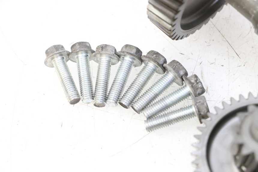 photo de NAPĘD KOŁA SUZUKI BURGMAN 125 (2007 - 2014) - Struktura - zbliżenie