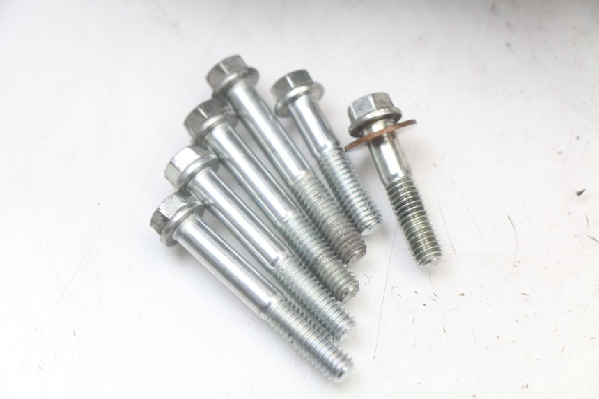 photo de NAPĘD KOŁA PEUGEOT E-VIVACITY 1 (2012 - 2018) - Szczegóły charakterystyczne