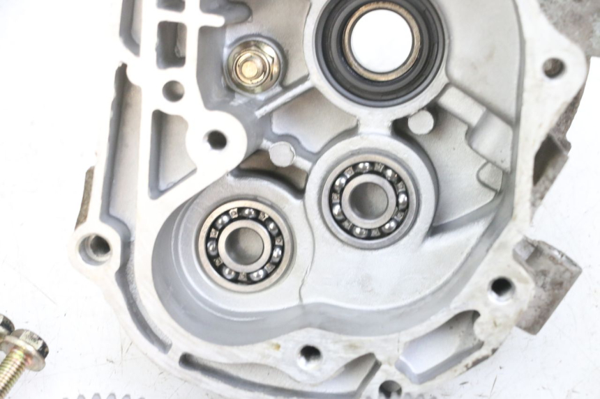 photo de NAPĘD KOŁA PEUGEOT KISBEE 4T 50 (2010 - 2017) - Widok profilu