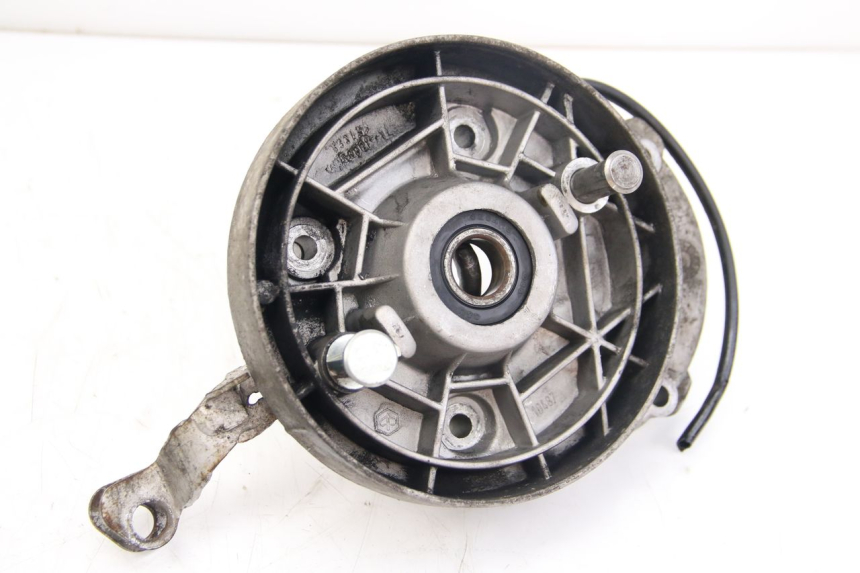 photo de NAPĘD KOŁA APRILIA SCARABEO 4T 50 (2009 - 2017) - Punkty mocowania