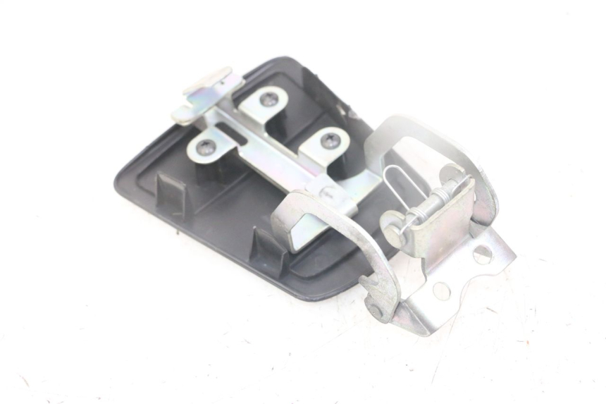 photo de KLAPKA WLEWU PALIWA HONDA FORZA ABS 300 (2013 - 2017) - Szczegół części