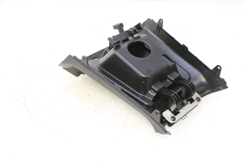 photo de KLAPKA WLEWU PALIWA PIAGGIO MP3 HPE 530 (2022 - 2026) - Punkty mocowania