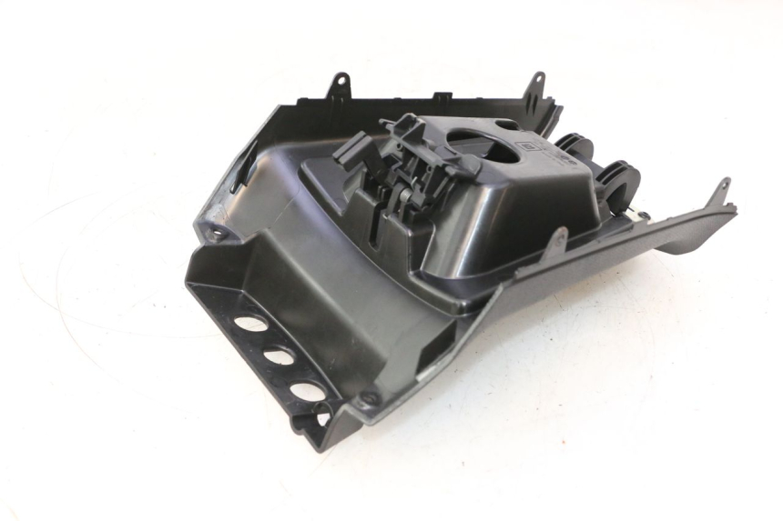 photo de KLAPKA WLEWU PALIWA PIAGGIO MP3 HPE 530 (2022 - 2026) - Stan powierzchni