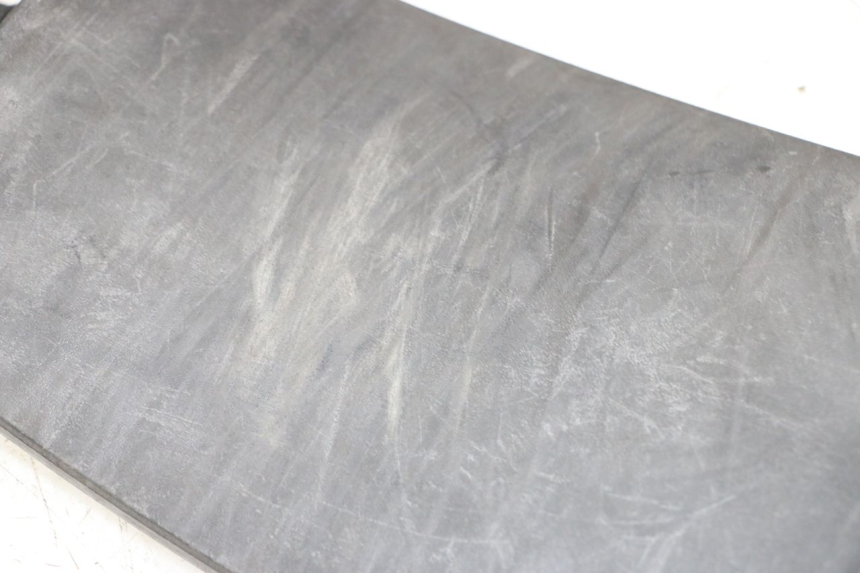 photo de KLAPKA WLEWU PALIWA PIAGGIO MP3 LT 400 (2007 - 2012) - Zoom stanu zużycia