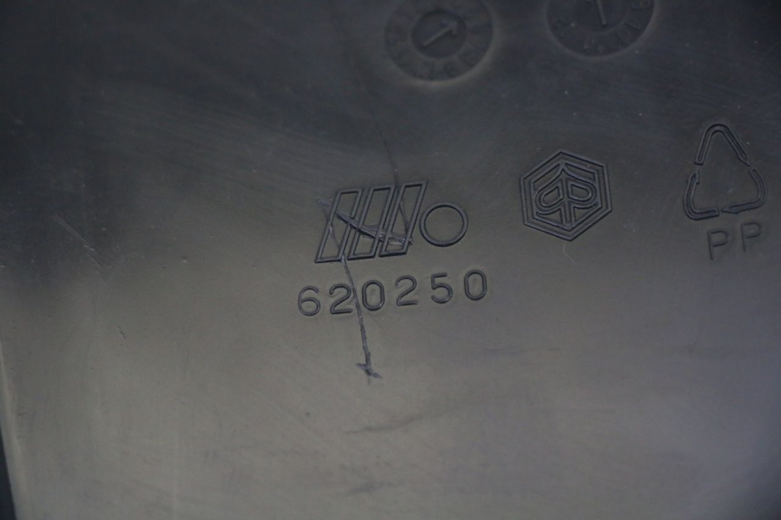 photo de KLAPKA WLEWU PALIWA PIAGGIO MP3 LT 400 (2007 - 2012) - Zbliżenie techniczne