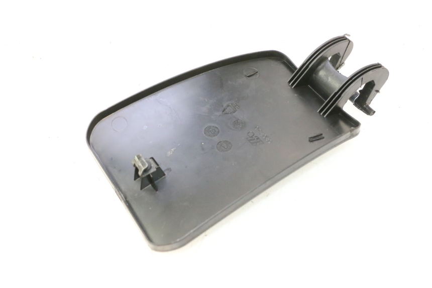 photo de KLAPKA WLEWU PALIWA PIAGGIO MP3 LT 400 (2007 - 2012) - Szczegół części