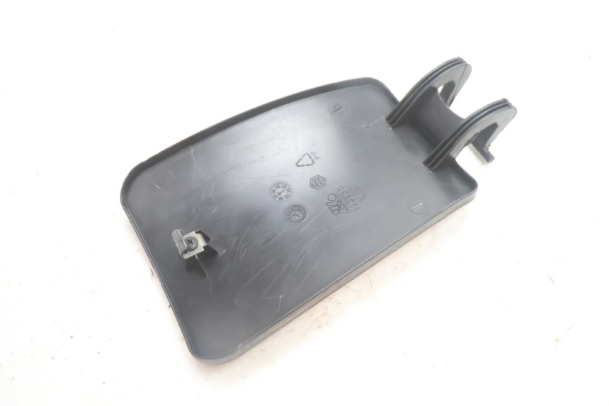 photo de KLAPKA WLEWU PALIWA PIAGGIO MP3 125 (2006 - 2014) - Zbliżenie techniczne