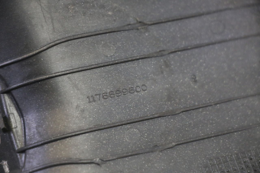 photo de KLAPKA WLEWU PALIWA PEUGEOT SATELIS 125 (2013 - 2018) - Punkty mocowania