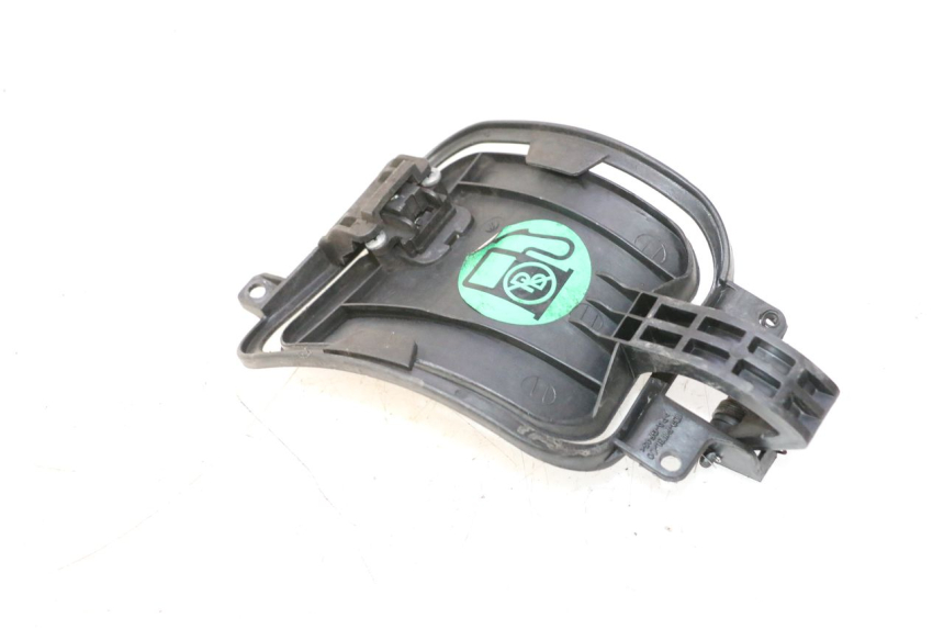 photo de KLAPKA WLEWU PALIWA YAMAHA XMAX X-MAX 125 (2006 - 2009) - Inny kąt widzenia