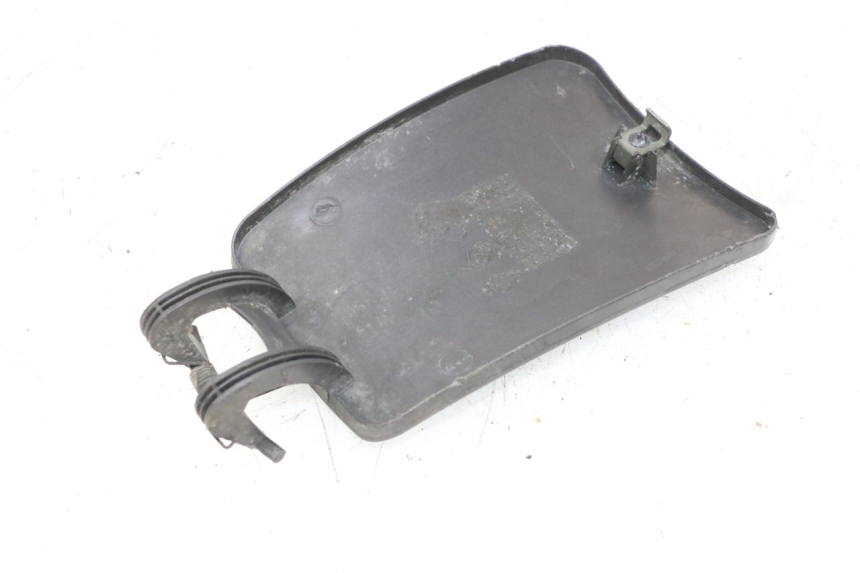 photo de KLAPKA WLEWU PALIWA PIAGGIO X8 125 (2004 - 2007) - Inny kąt widzenia