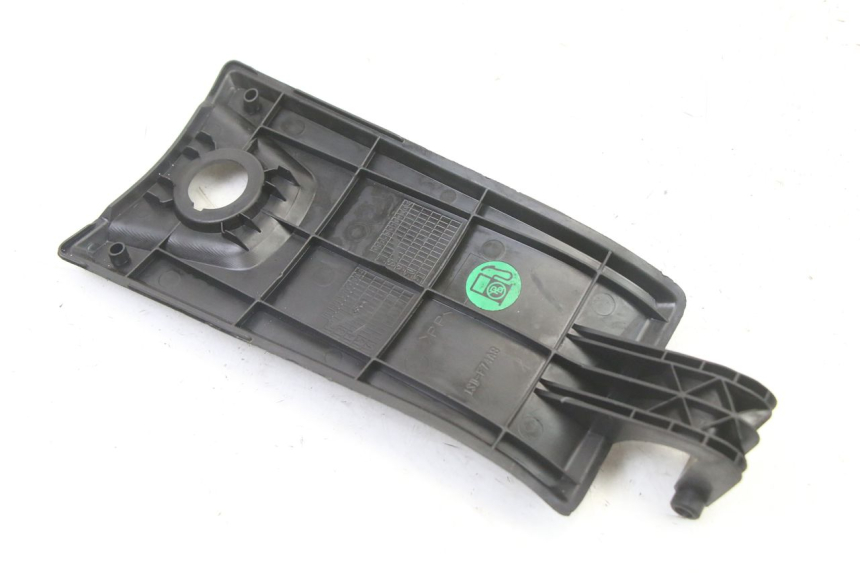 photo de KLAPKA WLEWU PALIWA YAMAHA YP X-MAX XMAX 400 (2014 - 2017) - Inny kąt widzenia