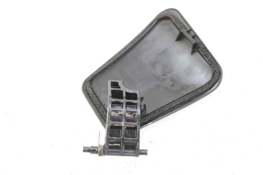 photo de PRZEDNIA KLAPKA INSPEKCYJNA SUZUKI BURGMAN 125 (2015 - 2017) - Zoom stanu zużycia