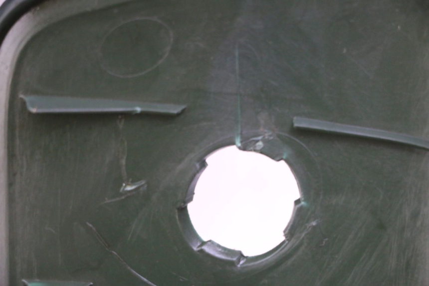 photo de PRZEDNIA KLAPKA INSPEKCYJNA PEUGEOT ELYSEO 125 (1999 - 2004) - Zoom stanu zużycia